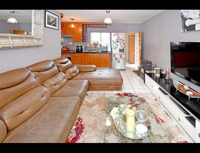 2 BEDROOM APARTMENT FOR SALE IN BRAMLEY VIEW